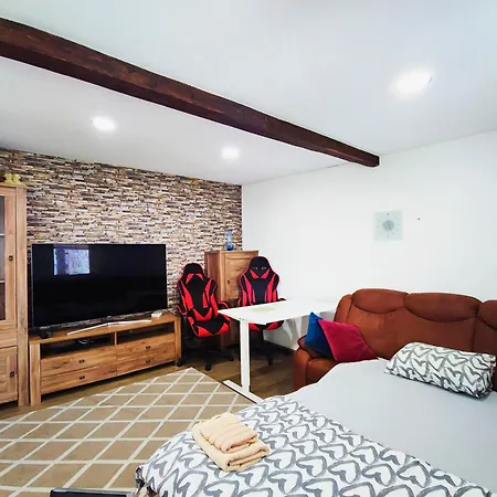 Cozy Corner With Kitchen& Private Bath בית הארחה 3*